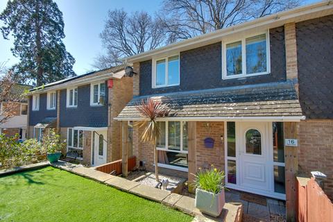 BITTERNE! EXTENDED ACCOMMODATION! BEAUTIFULLY PRESENTED!