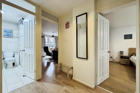 undefined, Romford Road, London E7