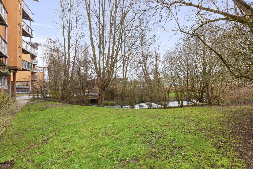 15 Ream Court, Ryemead Boulevard, HP11 1 GG-13.jpg