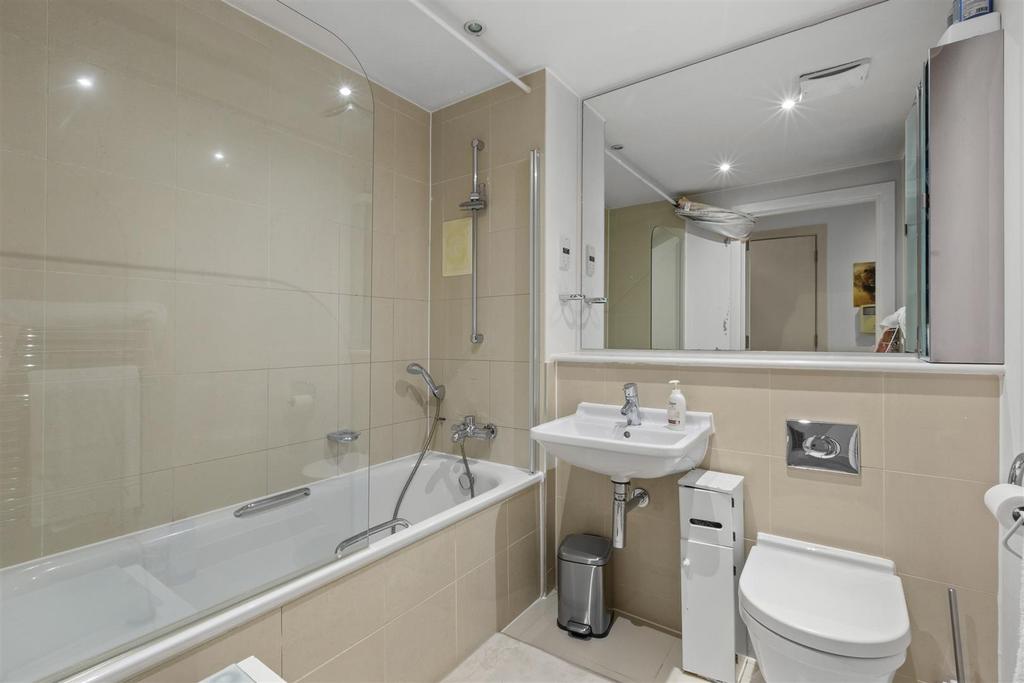 15 Ream Court, Ryemead Boulevard, HP11 1 GG-8.jpg