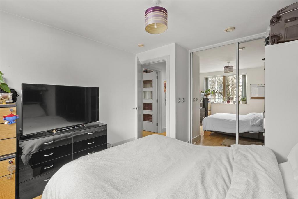 15 Ream Court, Ryemead Boulevard, HP11 1 GG-7.jpg