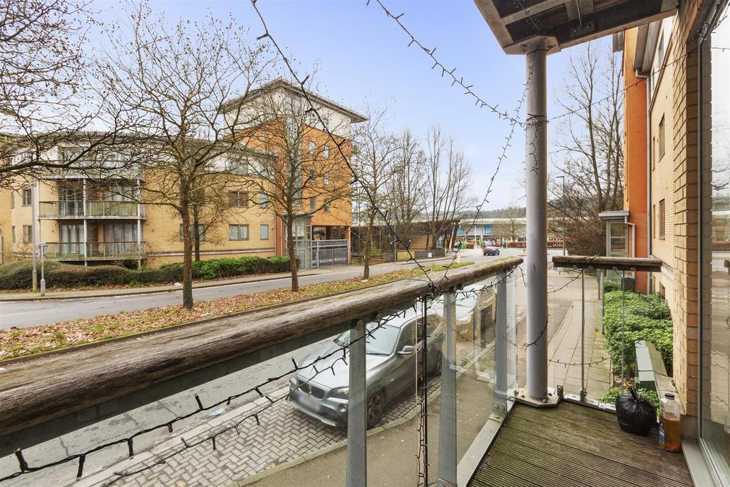 15 Ream Court, Ryemead Boulevard, HP11 1 GG-5.jpg
