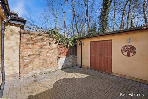 3 bedroom terraced house for sale, Queens Park Road, Harold Wood, RM3
