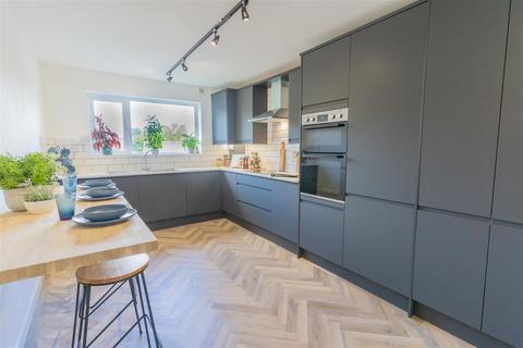 3 bedroom apartment for sale, Heathside Court, Evening Hill, Poole