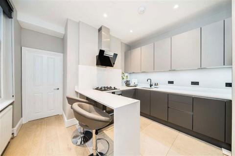 3 bedroom flat to rent, Fulham Road, London SW10