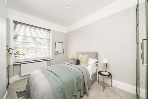 3 bedroom flat to rent, Fulham Road, London SW10
