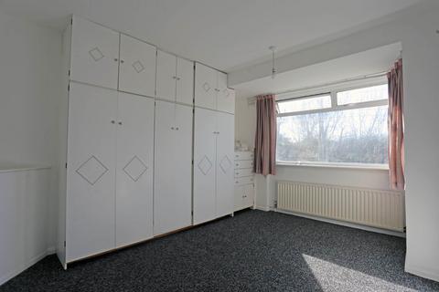 3 bedroom semi-detached house to rent, Dagenham Road, Romford