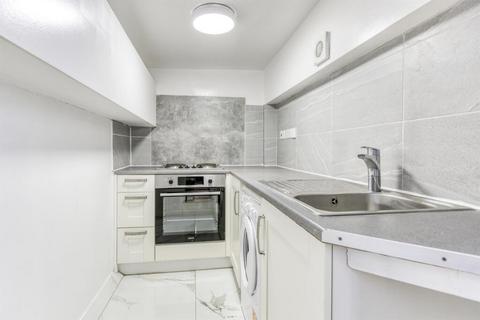 1 bedroom flat to rent, West Cromwell Road, London SW5