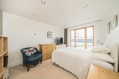 2 bedroom flat for sale, Newton Place, London E14