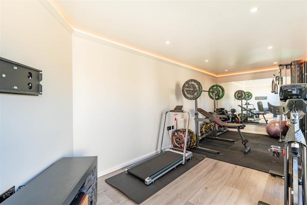Outbuilding/Gym