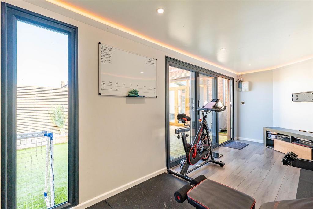 Outbuilding/Gym