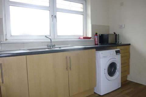 3 bedroom flat to rent, Glebe Court, Glasgow G4