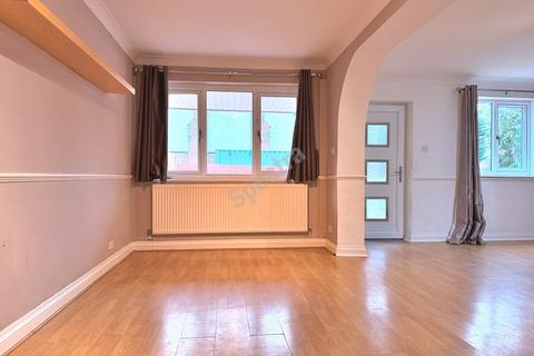 3 bedroom detached house to rent, Greenwood Close, Kings Heath, B14