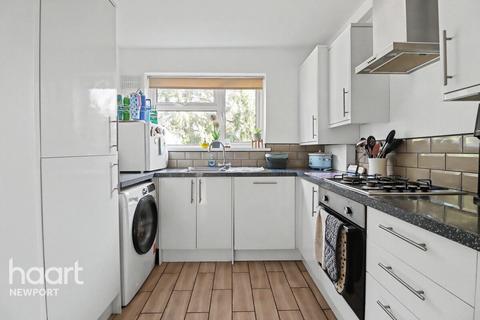 undefined, Brynglas Close, Newport