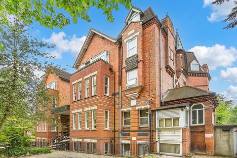 Studio to rent, Fitzjohns Avenue, London NW3