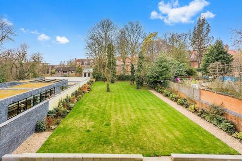 Studio to rent, Fitzjohns Avenue, London NW3