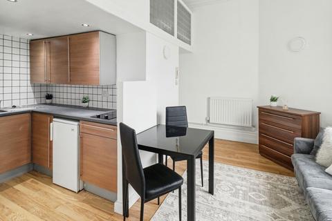 Studio to rent, Fitzjohns Avenue, London NW3