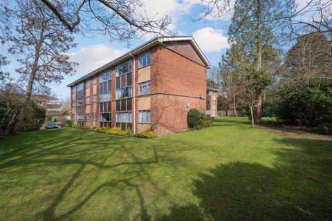 Brockley Combe, Weybridge, KT13