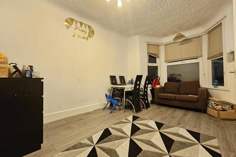 1 bedroom flat for sale, The Drive, IG1 3HB