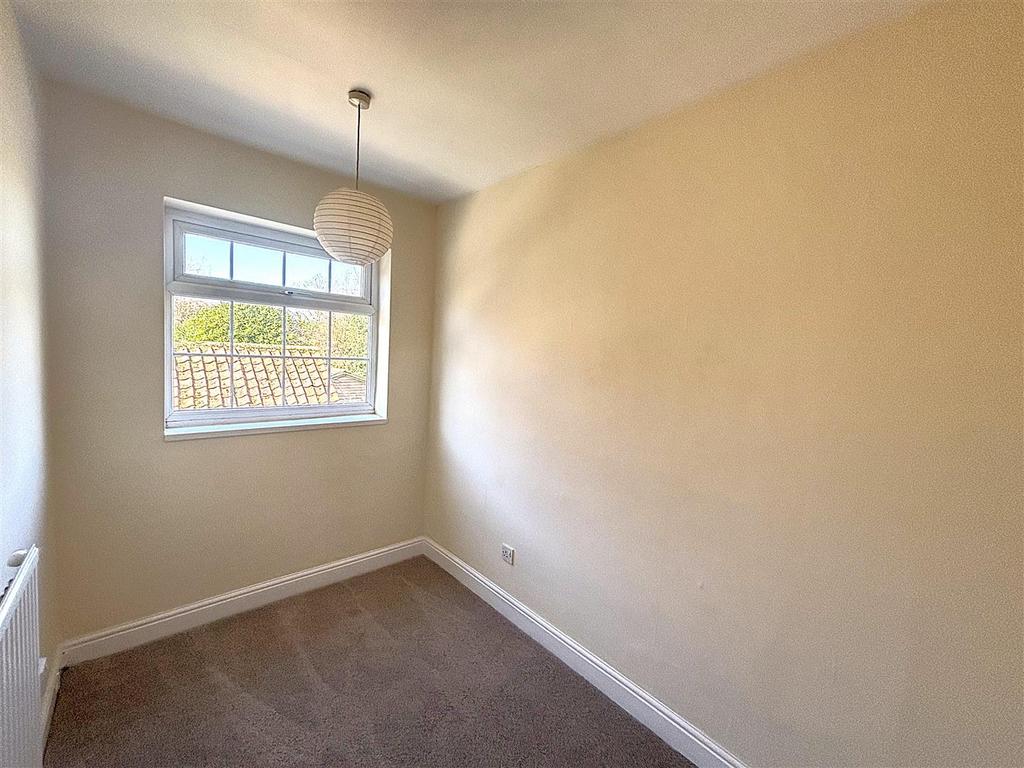 Small bedroom / dressing room