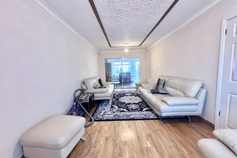 3 bedroom semi-detached house to rent, Marvell Avenue, Hayes, Middlesex, UB4 0QS