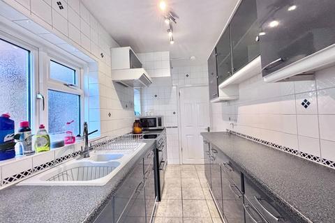 3 bedroom semi-detached house to rent, Marvell Avenue, Hayes, Middlesex, UB4 0QS