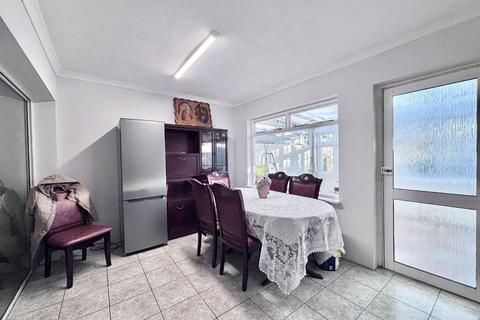 3 bedroom semi-detached house to rent, Marvell Avenue, Hayes, Middlesex, UB4 0QS
