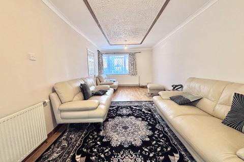 3 bedroom semi-detached house to rent, Marvell Avenue, Hayes, Middlesex, UB4 0QS