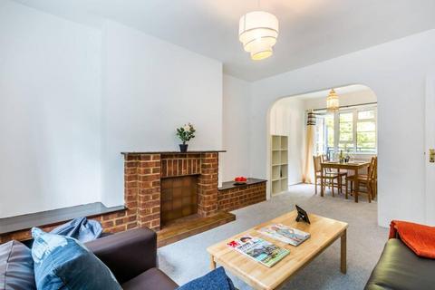 3 bedroom flat to rent, Church Street, London, NW8