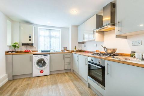 3 bedroom flat to rent, Church Street, London, NW8