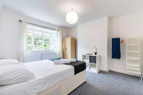 3 bedroom flat to rent, Church Street, London, NW8