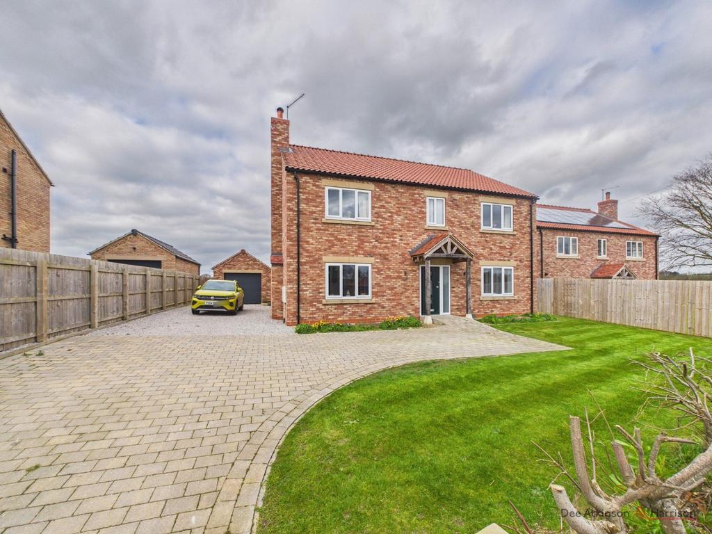 4 Bedroom Detached House - For Sale