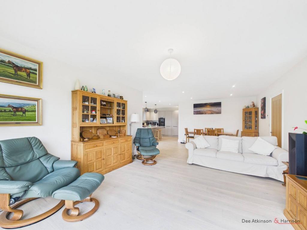 Snug/Dining Room