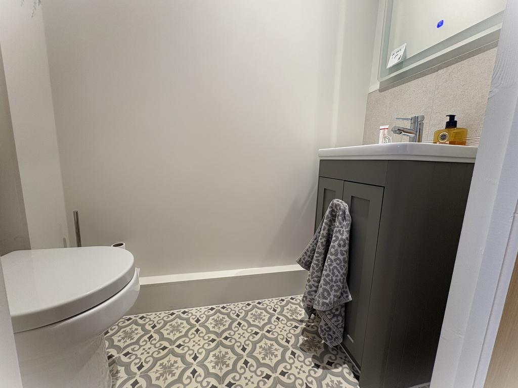 Cloakroom/wc