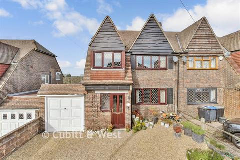undefined, Carew Close, Coulsdon CR5