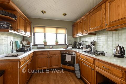 undefined, Carew Close, Coulsdon CR5