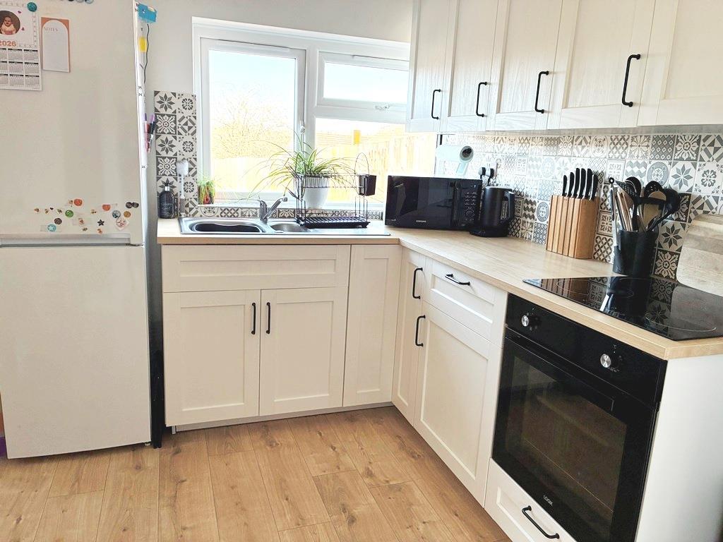 Kitchen (1).JPG