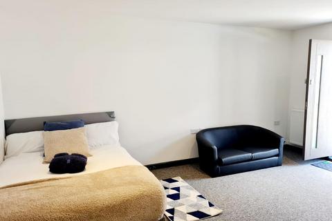 Studio to rent, Castle Mews, Harrow HA1