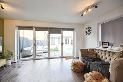 1 bedroom semi-detached bungalow for sale, Bournebridge Close, Hutton, Brentwood