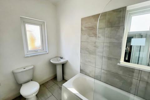 3 bedroom flat to rent, Horsley Hill Road, South Shields