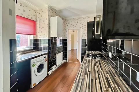 3 bedroom flat to rent, Horsley Hill Road, South Shields