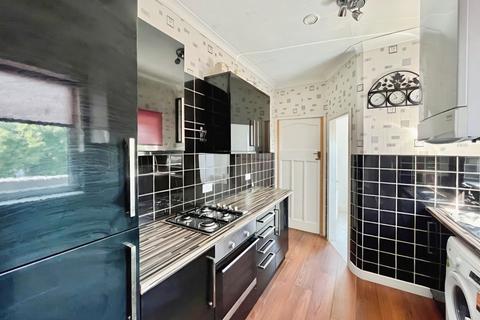 3 bedroom flat to rent, Horsley Hill Road, South Shields