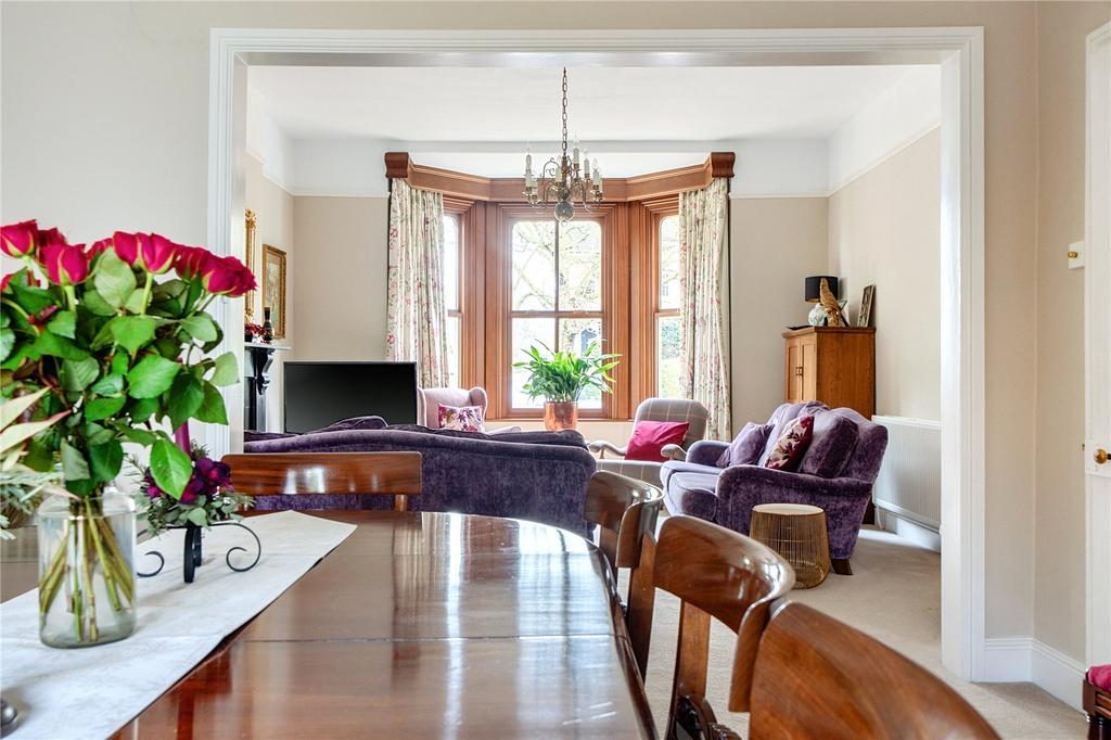 Sittting/Dining Room