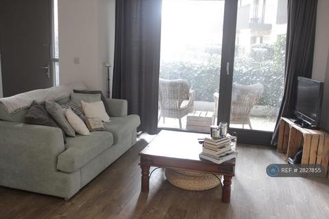 1 bedroom flat to rent, Kingfisher Heights, London, E16