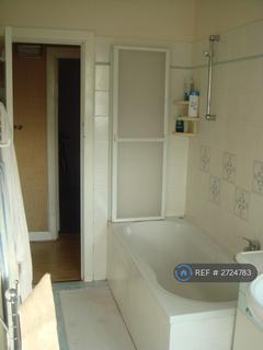 1 bedroom in a flat share to rent, Glyn Court, London, SW16