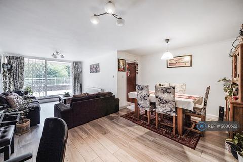 2 bedroom flat to rent, Lorne Court, London, SW15