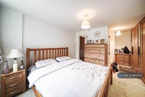 2 bedroom flat to rent, Lorne Court, London, SW15