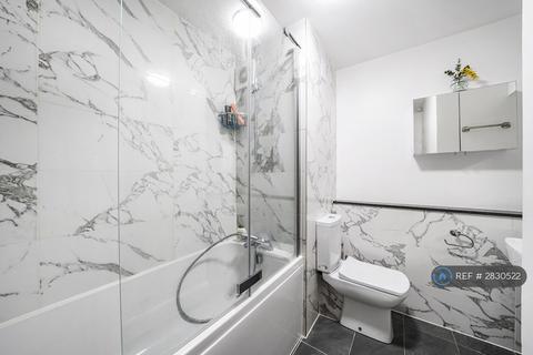 2 bedroom flat to rent, Lorne Court, London, SW15