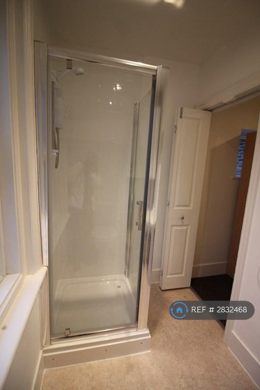 Shower Room 1st Floor