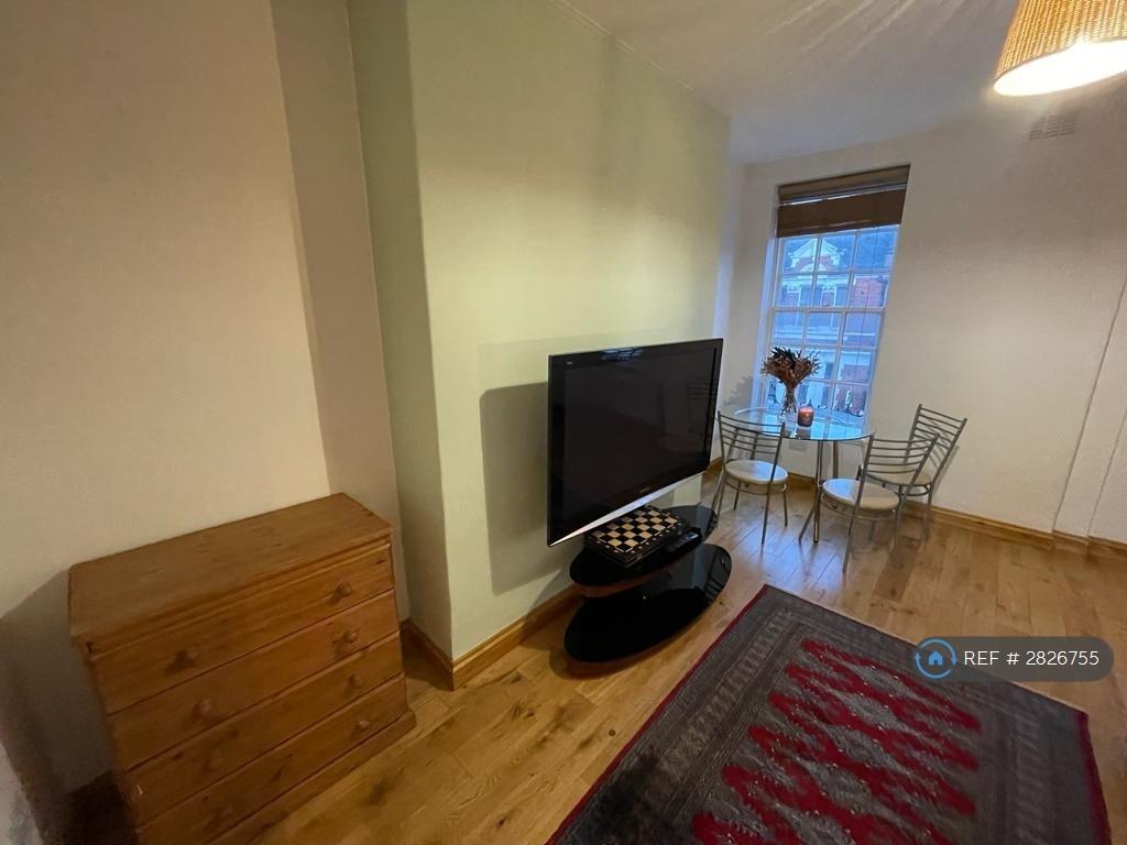 Living Room (2)